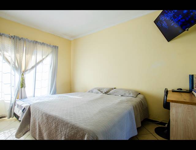 2 BEDROOM TOWNHOUSE FOR SALE IN MONAVONI AH